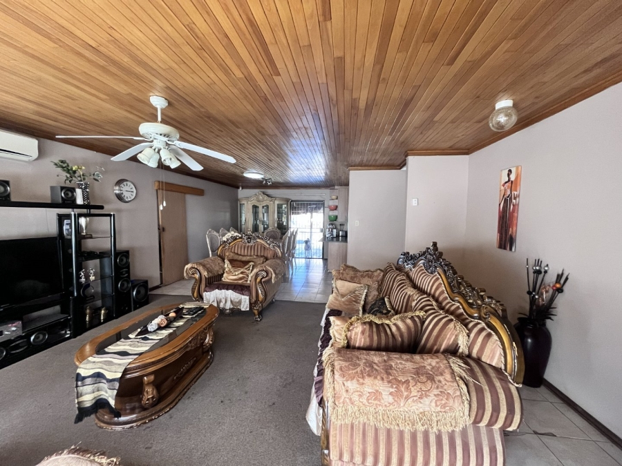 4 Bedroom Property for Sale in Pellissier Free State